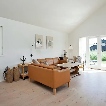 Two-bedroom Holiday In 別荘